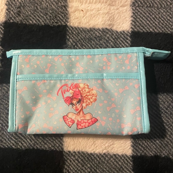 Hot Topic makeup bag - Picture 1 of 3